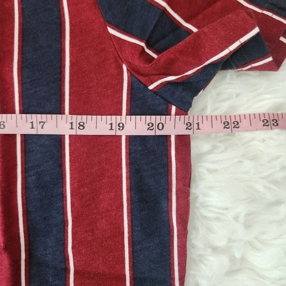 Hollister Striped Tee. Size Large. New. - Picture 4 of 8